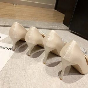 new pointed toe pumps